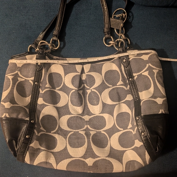 Large Coach Handbag 👜 - Picture 6 of 7